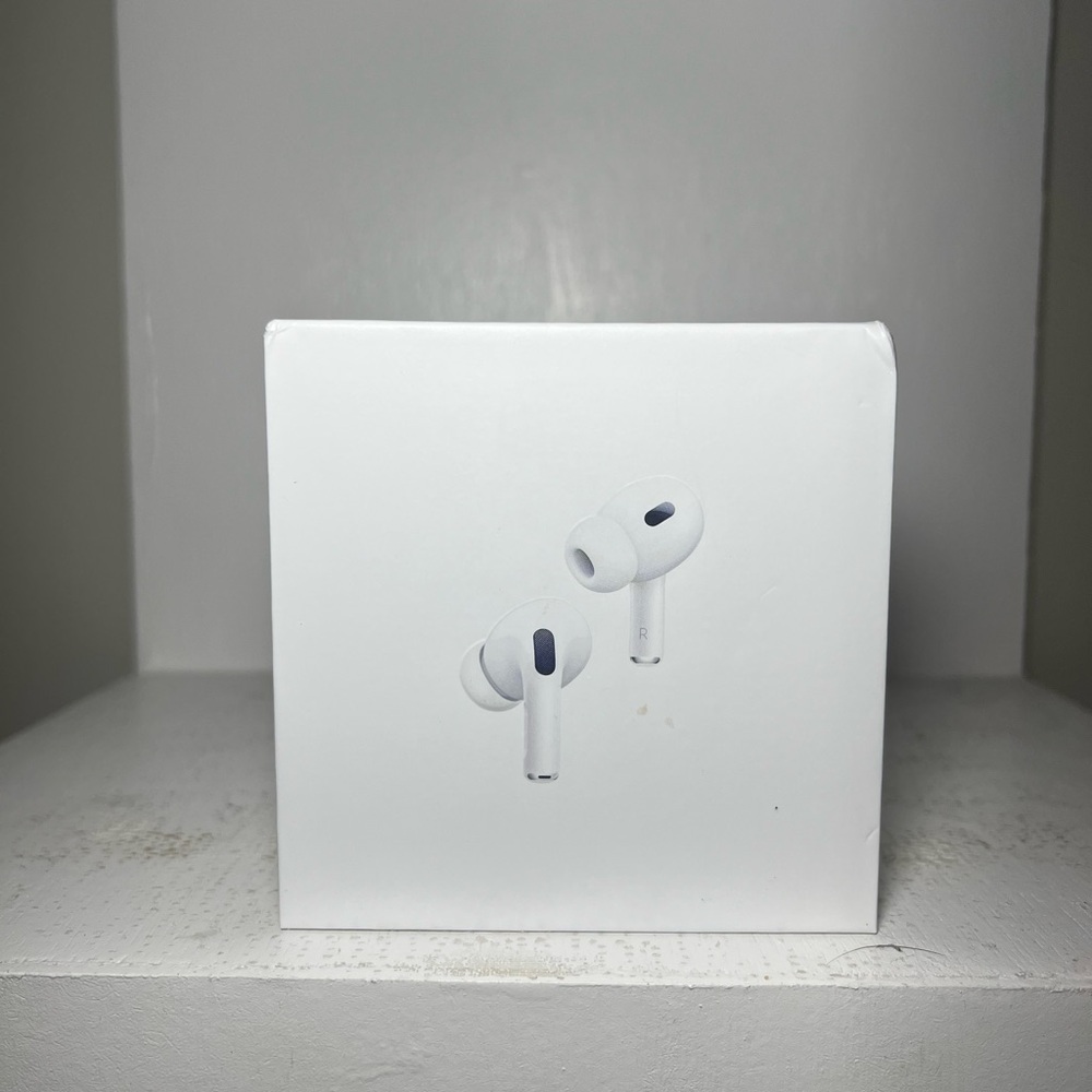 AirPods Pro (2nd generation) with MagSafe Charging Case (USB-C)